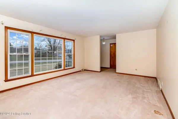 10410 S Dodge Ln, Louisville, KY 40272