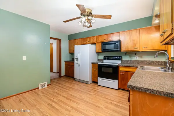 10410 S Dodge Ln, Louisville, KY 40272