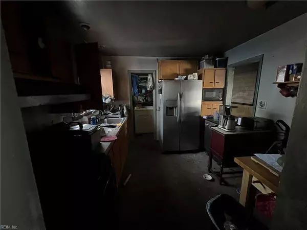 549 Almond DR, Newport News, VA 23601