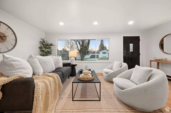 6585 S VINECREST DR, Murray, UT 84121