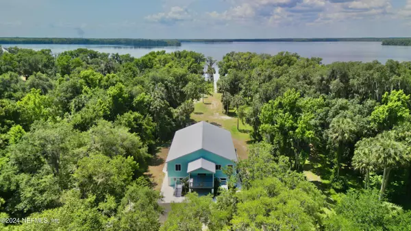 101 BEECHERS POINT DR, Welaka, FL 32193