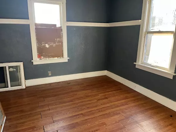 914 W 3rd ST, Peoria, IL 61605