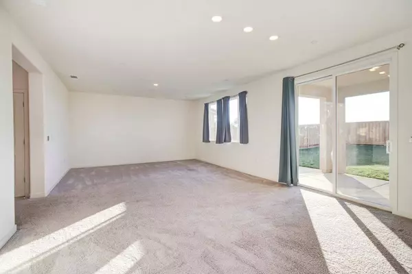 1456 Kensington DR, Plumas Lake, CA 95961