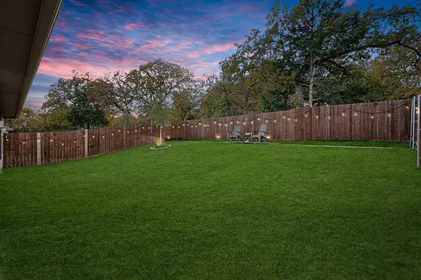 313 Ashburn Street, Azle, TX 76020