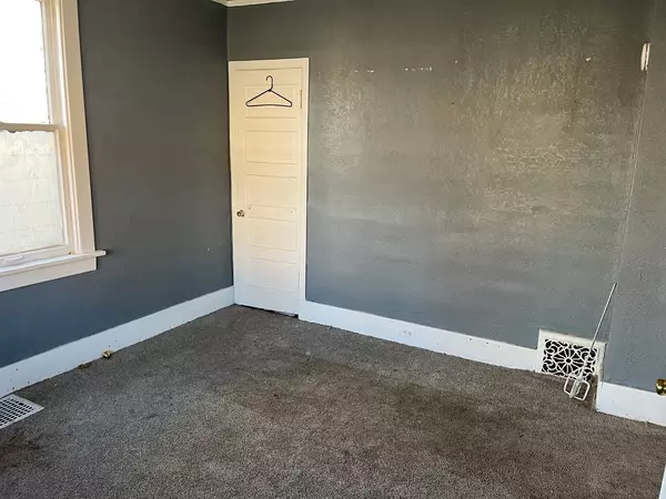 914 W 3rd Street, Peoria, IL 61605