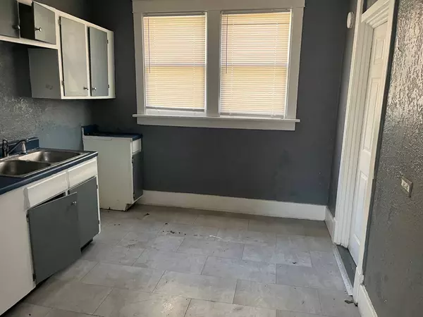 914 W 3rd Street, Peoria, IL 61605