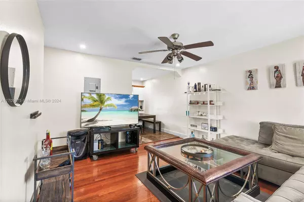 906 S 19th Ave, Hollywood, FL 33020