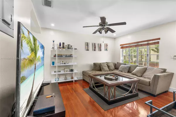 906 S 19th Ave, Hollywood, FL 33020