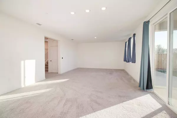 1456 Kensington DR, Plumas Lake, CA 95961