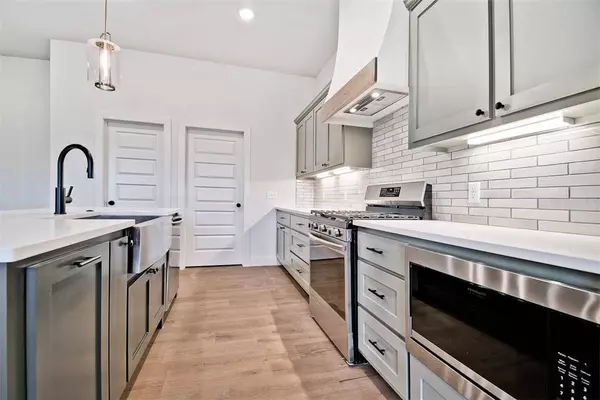 3 Winchester Ln, Bella Vista, AR 72715