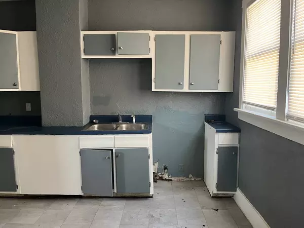 914 W 3rd ST, Peoria, IL 61605