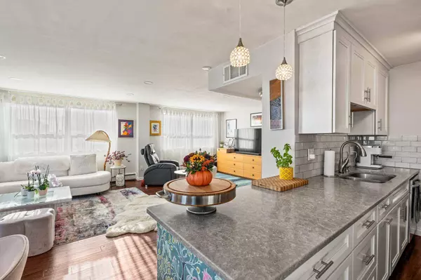 1707 N Prospect Ave Unit 16A, Milwaukee, WI 53202