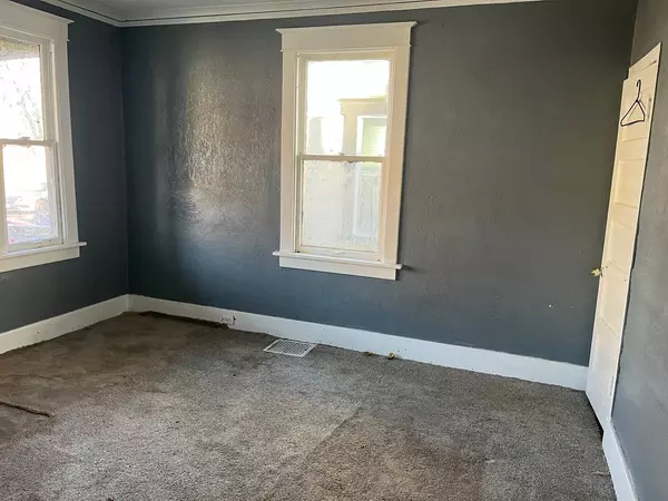 914 W 3rd ST, Peoria, IL 61605