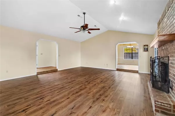 1307 Wimbledon Pl, Fayetteville, AR 72703