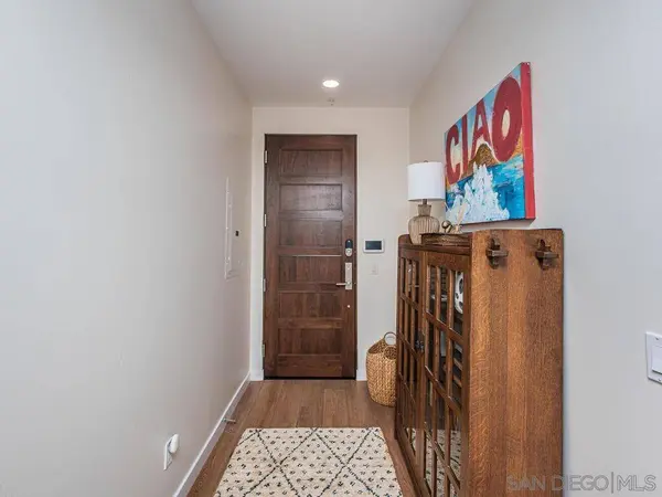 6767 Neptune Pl #203, La Jolla, CA 92037