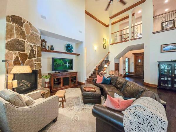 5813 Mountainwood Drive, Arlington, TX 76016