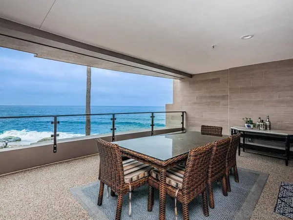 6767 Neptune Pl #203, La Jolla, CA 92037