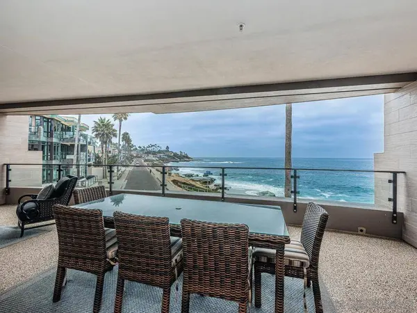 6767 Neptune Pl #203, La Jolla, CA 92037