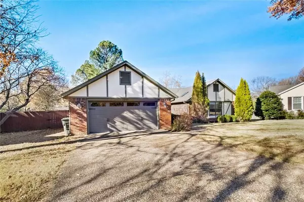 1307 Wimbledon Pl, Fayetteville, AR 72703