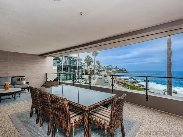 6767 Neptune Pl #203, La Jolla, CA 92037