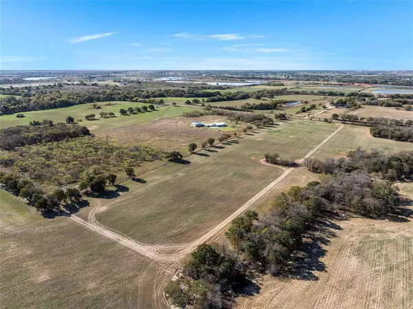 1707 W Lake Creek Road, Riesel, TX 76682