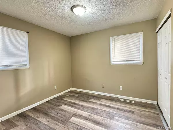 2814 Alpha Way, Flint, MI 48506