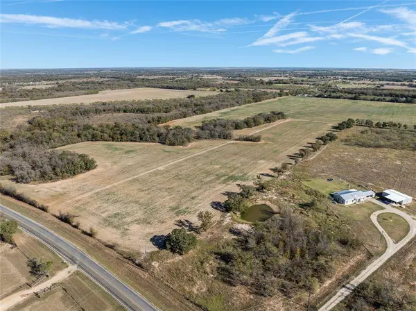 1707 W Lake Creek Road, Riesel, TX 76682
