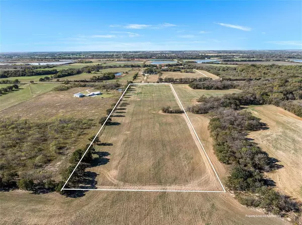 1707 W Lake Creek Road, Riesel, TX 76682