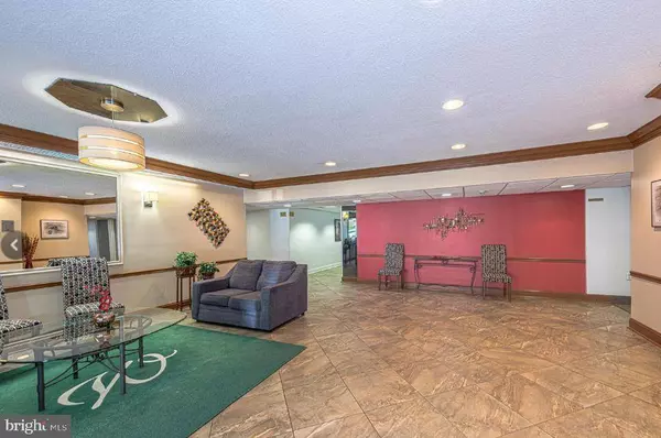 5250 VALLEY FORGE DR #407, Alexandria, VA 22304