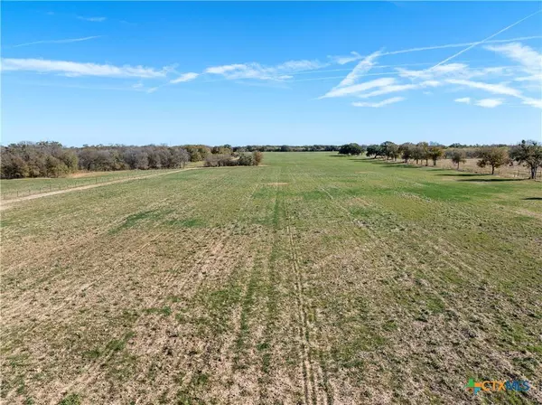 1707 W Lake Creek RD, Riesel, TX 76682