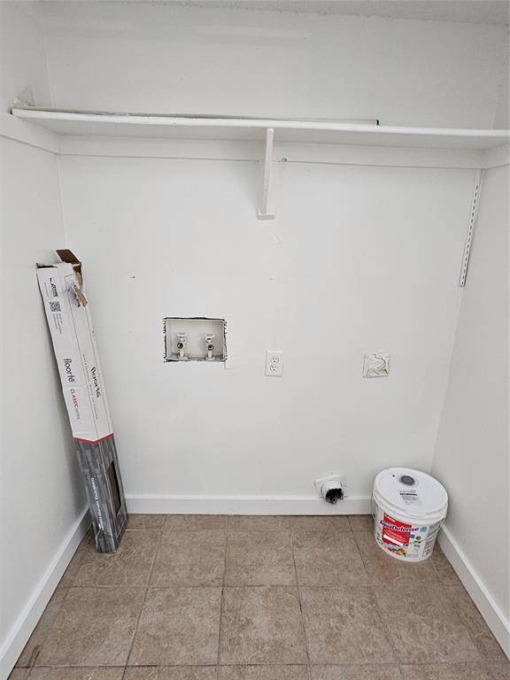 502 Hunters Glen Street, Lewisville, TX 75067