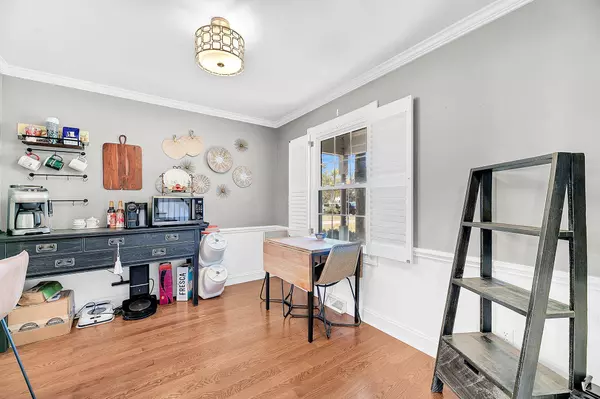 964 Mooring Dr, Charleston, SC 29412