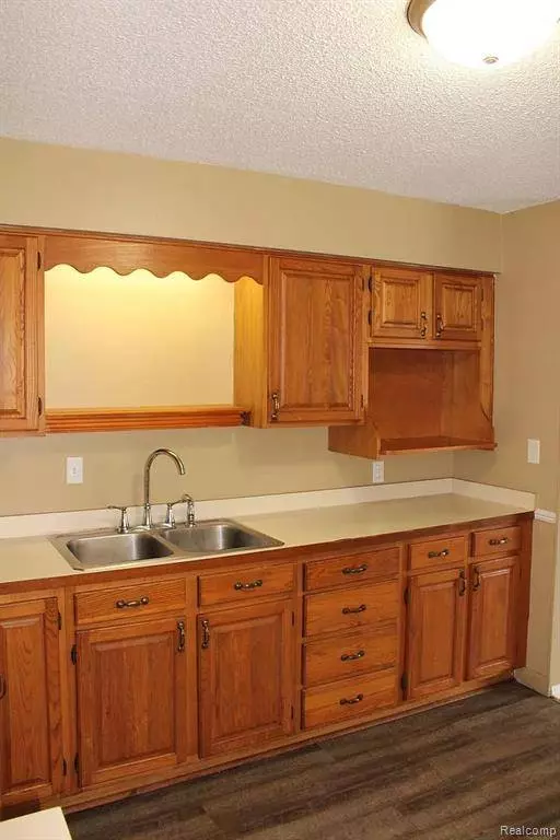 2814 Alpha Way, Flint, MI 48506