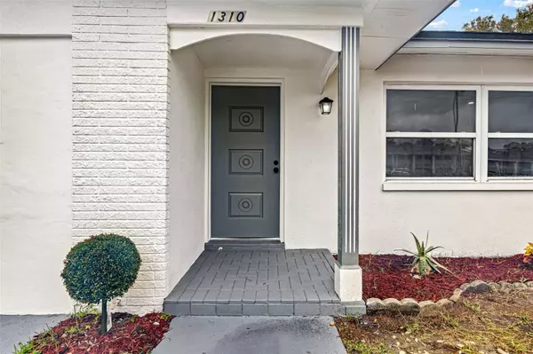 1310 ROSERY RD NE, Largo, FL 33770