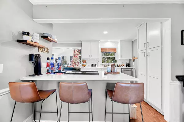 964 Mooring Dr, Charleston, SC 29412