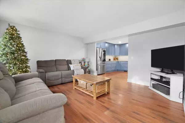 8610 Sycamore CT, Fox Lake, IL 60020