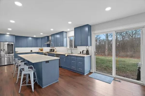 8610 Sycamore CT, Fox Lake, IL 60020