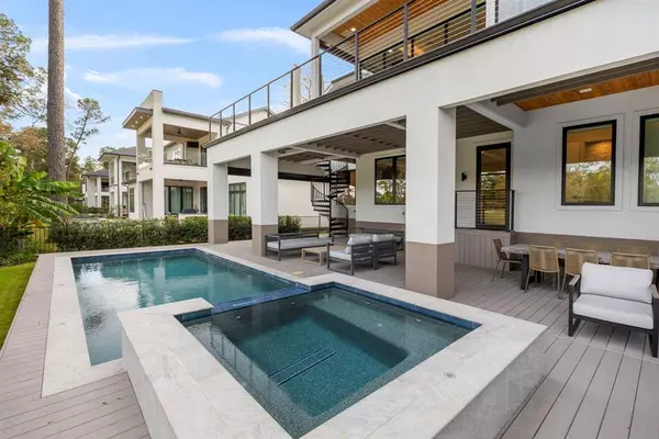 114 S Timber Top DR, The Woodlands, TX 77380