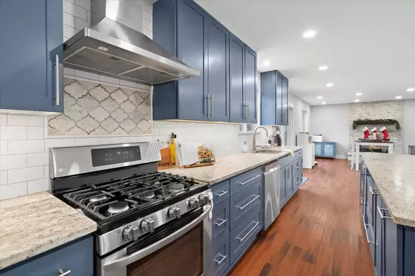 8610 Sycamore CT, Fox Lake, IL 60020