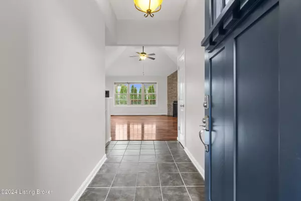 168 Maplewood Dr, Shepherdsville, KY 40229