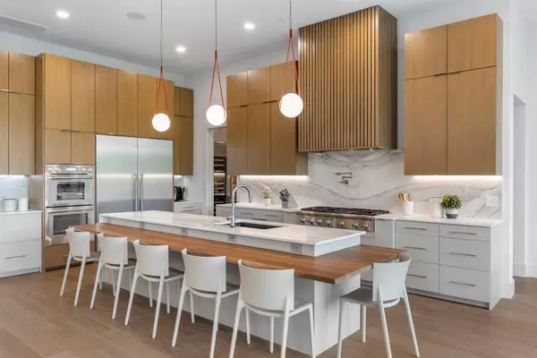 114 S Timber Top DR, The Woodlands, TX 77380