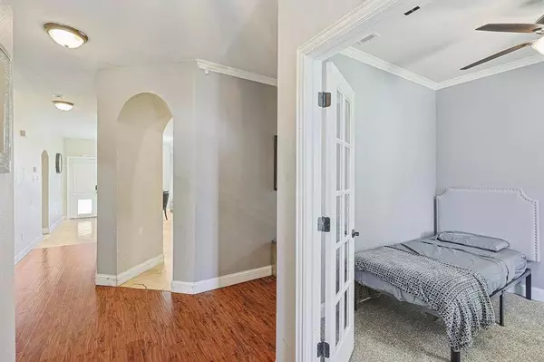 921 Sherry Lane, Saginaw, TX 76179