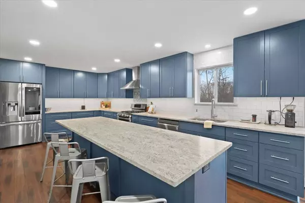 8610 Sycamore CT, Fox Lake, IL 60020