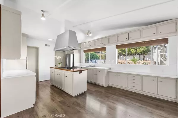 22313 Macfarlane DR, Woodland Hills, CA 91364