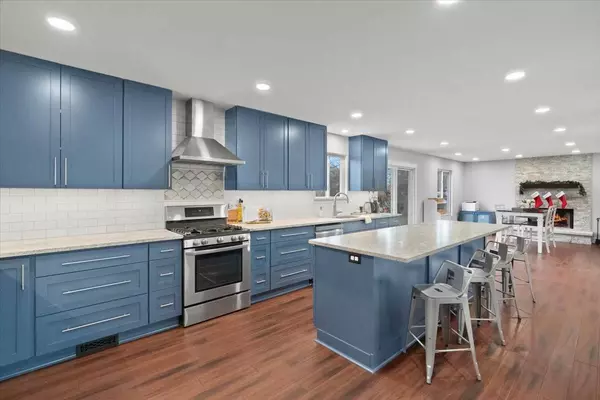 8610 Sycamore CT, Fox Lake, IL 60020