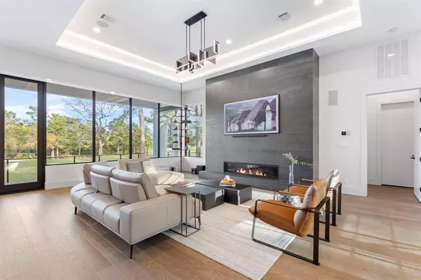 114 S Timber Top DR, The Woodlands, TX 77380