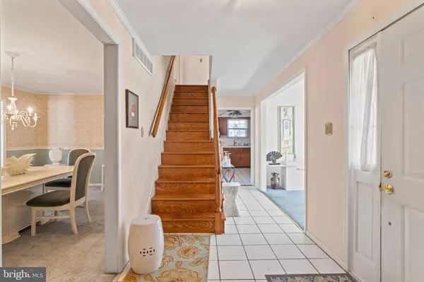 42 DUNHILL DR, Voorhees, NJ 08043