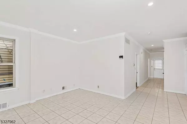 37 Atlantic St, Elizabeth City, NJ 07206