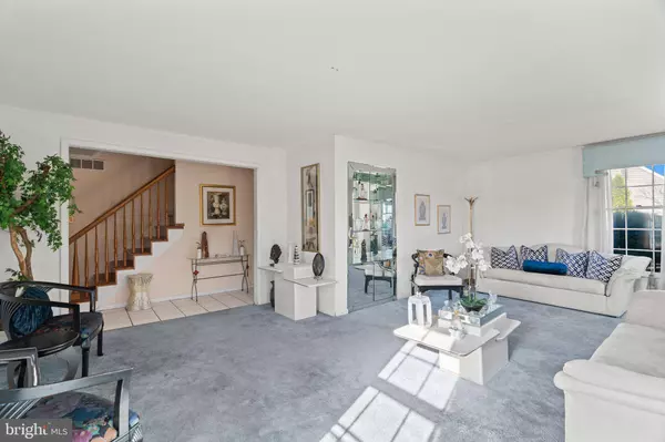 42 DUNHILL DR, Voorhees, NJ 08043