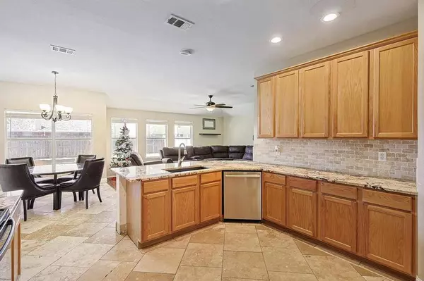 921 Sherry Lane, Saginaw, TX 76179